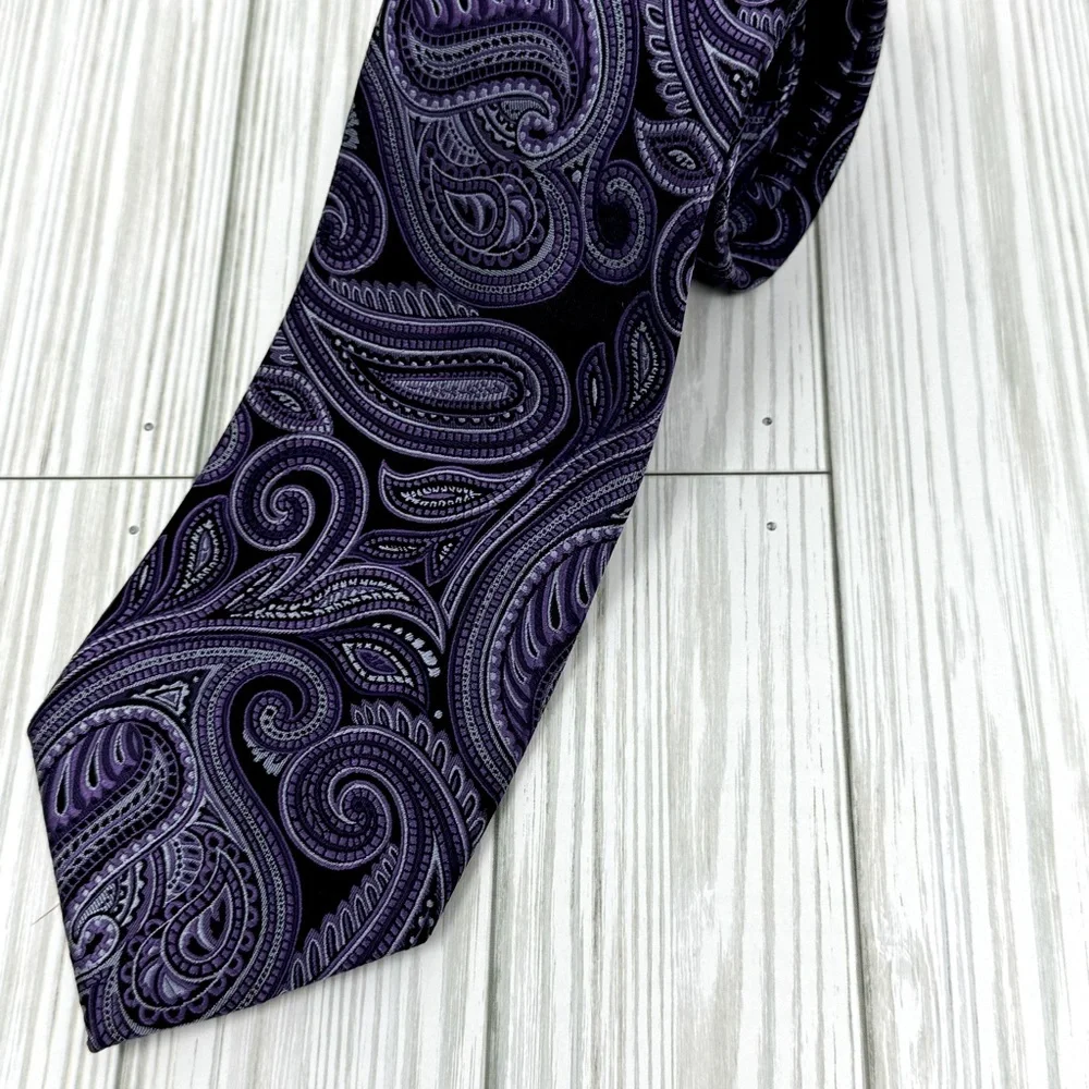 Geoffrey‎ Beene 100% Silk Purple Paisley Tie Charisma Event Office